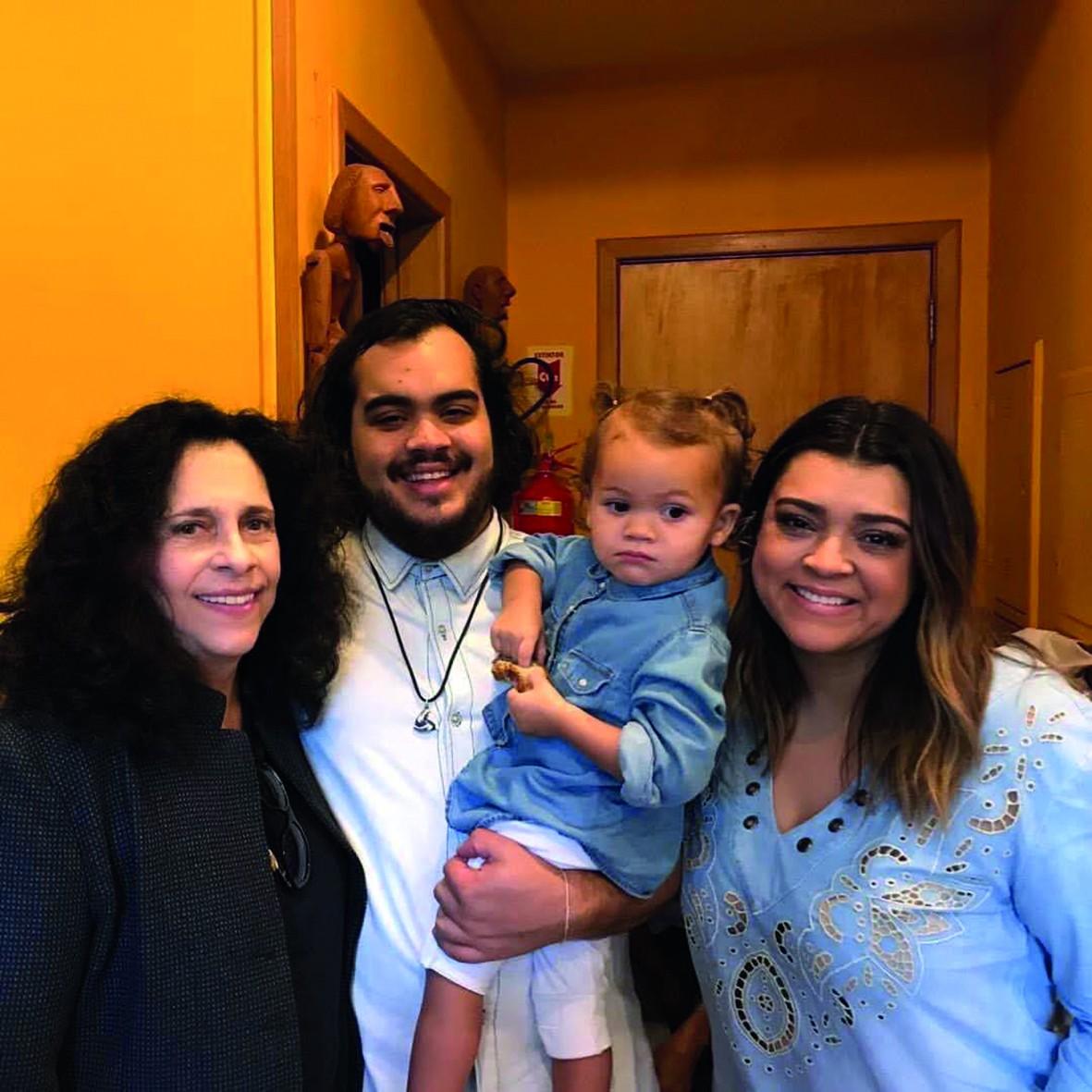 Preta Gil e madrinha, Gal Costa, estão com Francisco e Sol, sua filha