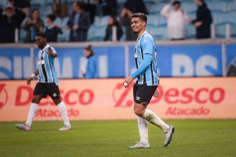 Grêmio confirma empréstimo de Arezo ao Peñarol após goleada