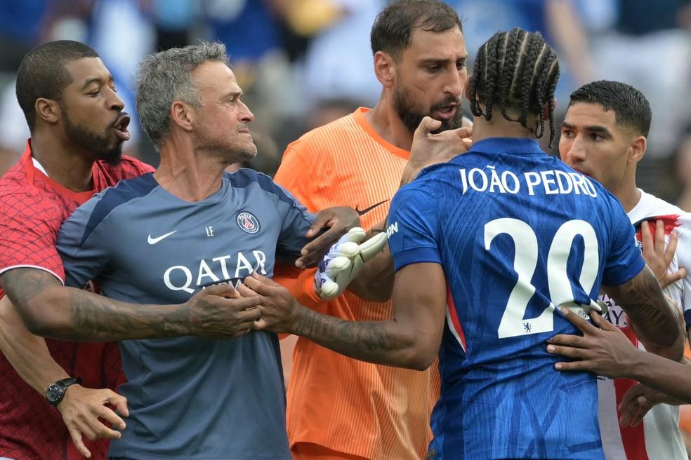 Luis Enrique agride João Pedro em confusão depois de Chelsea x PSG