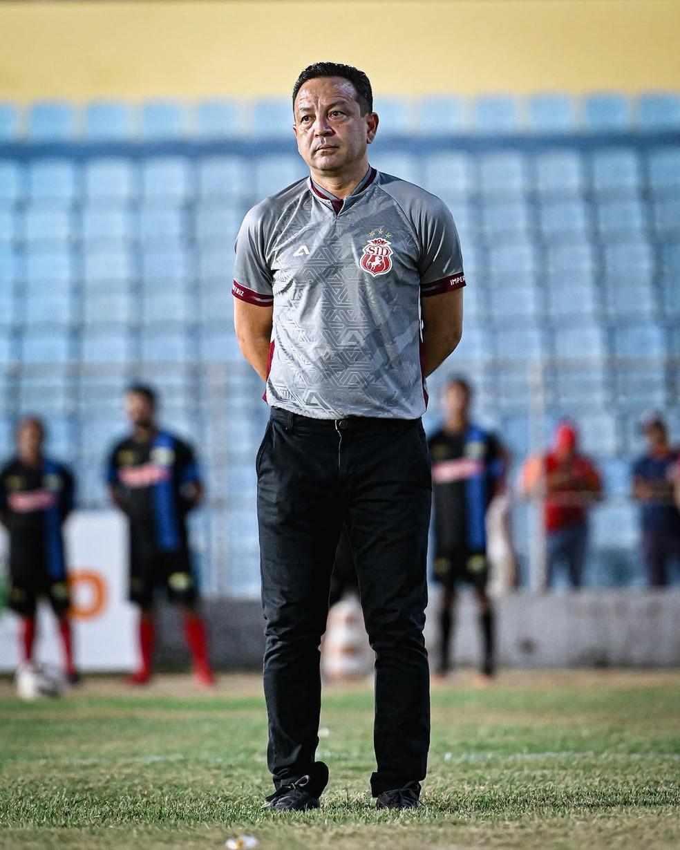 Paulinho Kobayashi - técnico do Imperatriz