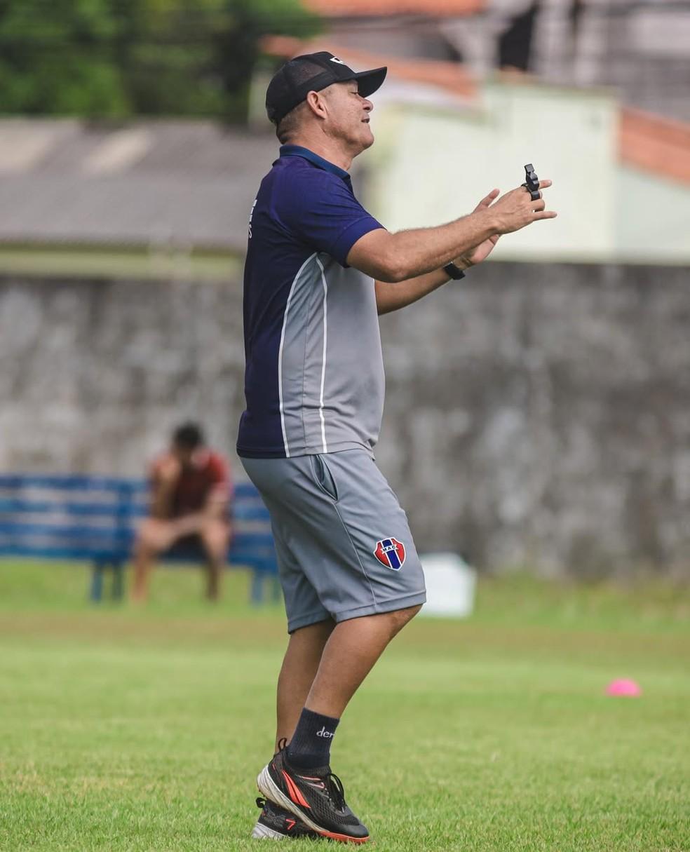Marcinho Guerreiro - técnico do MAC