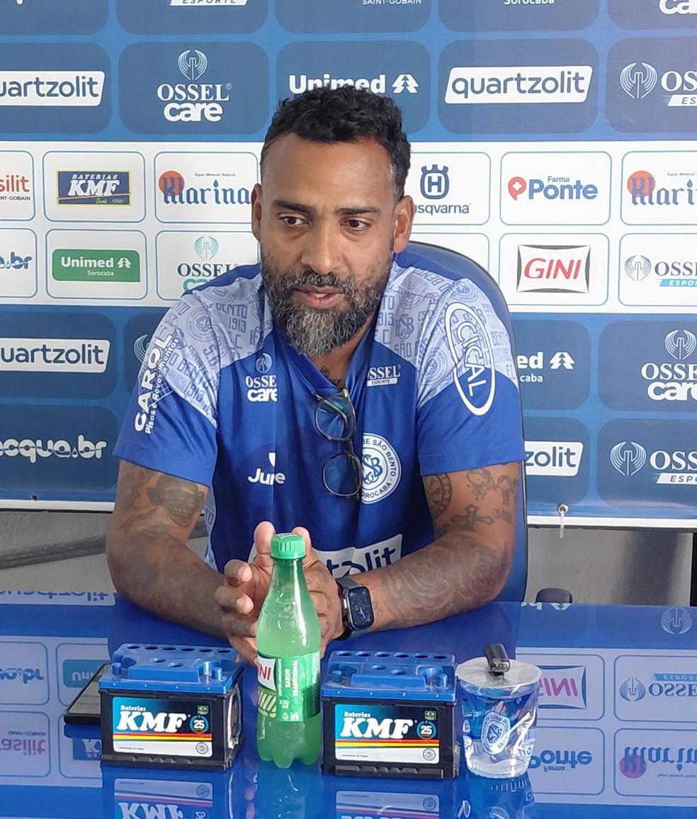 Dyego Coelho, técnico do São Bento