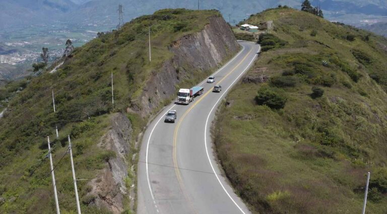 Equador: Concessões Rodoviárias e Revolta da Violência Marcam Atualidade