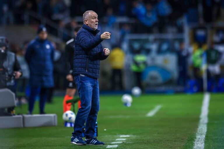 Presidente do Grêmio Apoia Mano Menezes Após Eliminação na Sul-Americana