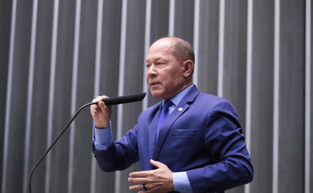 Deputado do PL cita 64 e apela às Forças Armadas após tornozeleira em Bolsonaro