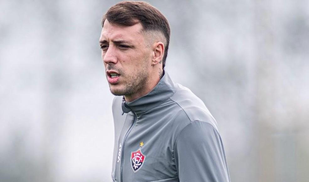 Renzo López foi o primeiro jogador do Vitória regularizado no BID