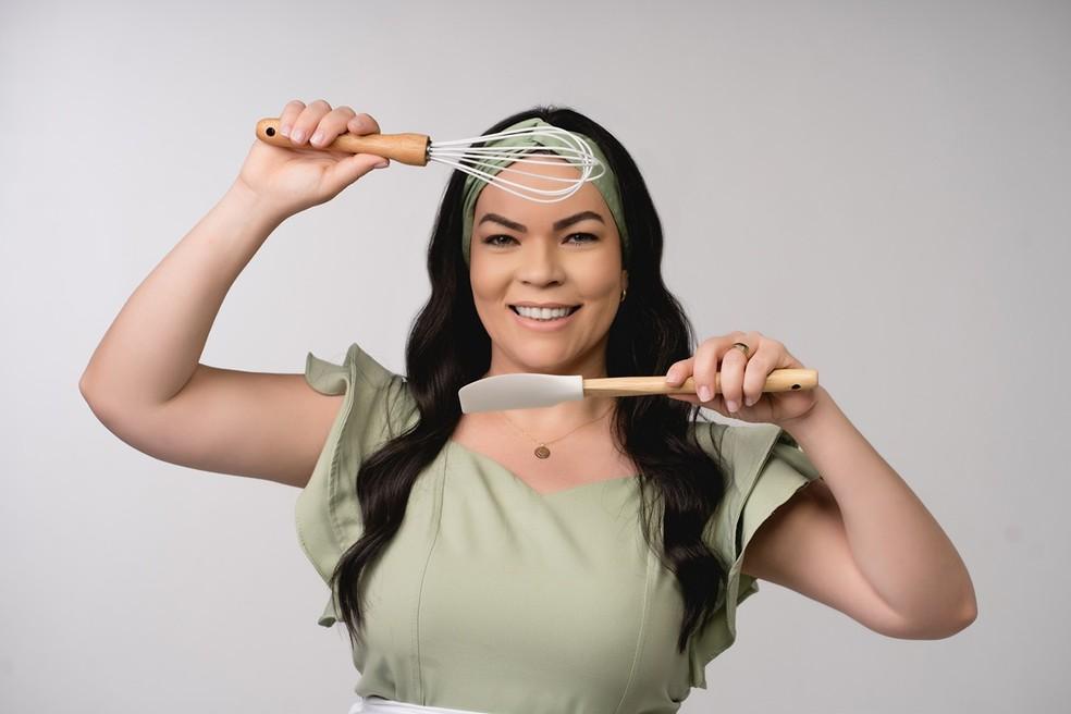 Carol Melo fatura até R$ 13 mil por dia com morango do amor