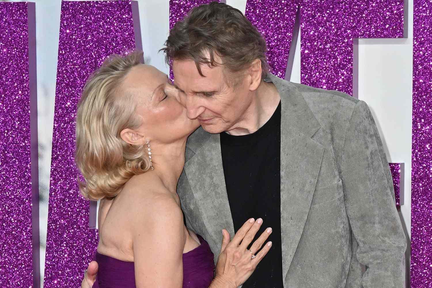 Pamela Anderson e Liam Neeson
