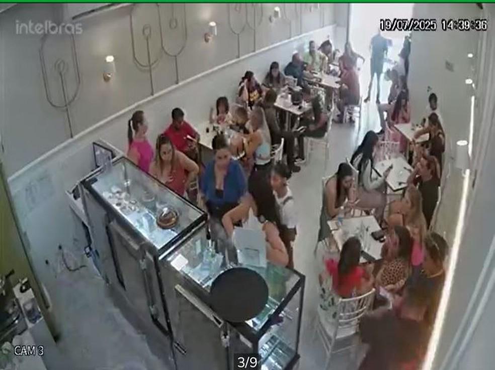 Câmeras da confeitaria de Carol mostraram a movimentação da loja