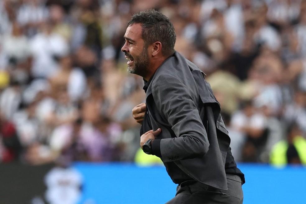 Artur Jorge oscilou em início no ano glorioso do Botafogo em 2024