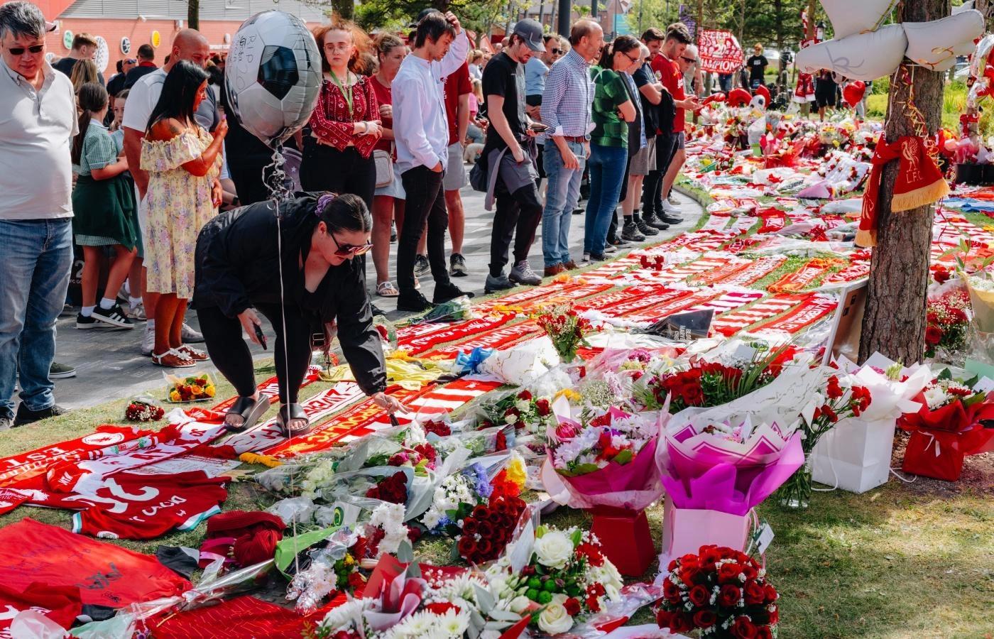 Diogo Jota recebe homenagens em Anfield, Liverpool