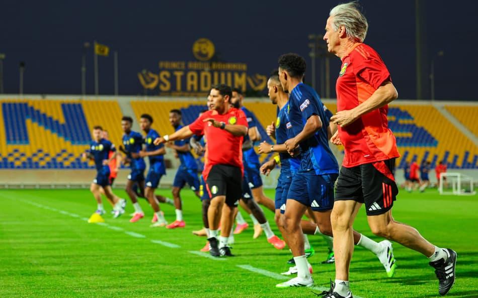 Jorge Jesus durante treino do Al-Nassr