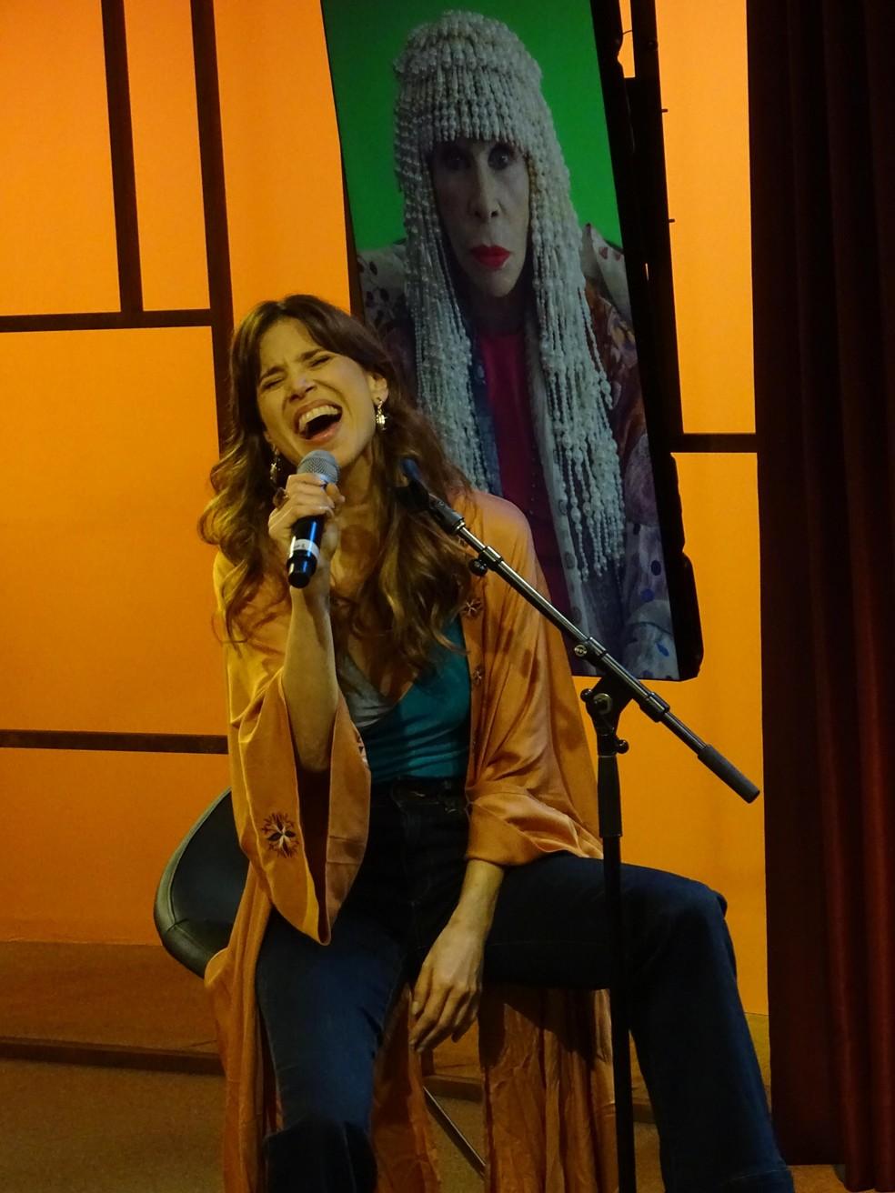 Mel Lisboa canta sucessos de Rita Lee no 'Sem censura'