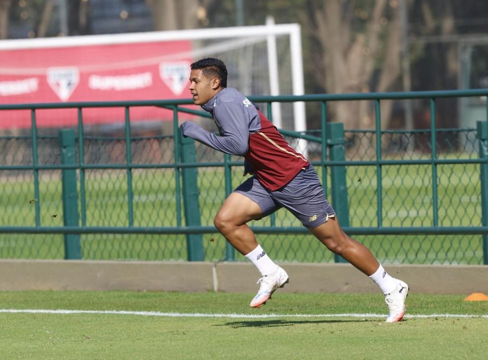 Ryan Francisco em treino no CT da Barra Funda