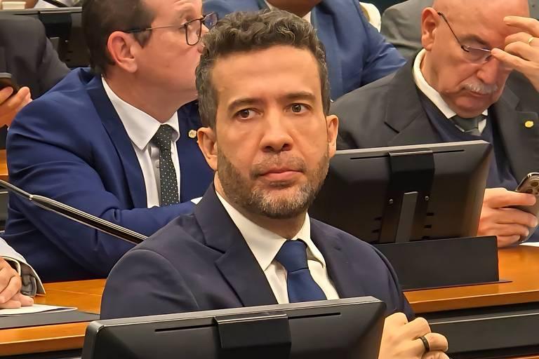 André Janones durante sessão legislativa