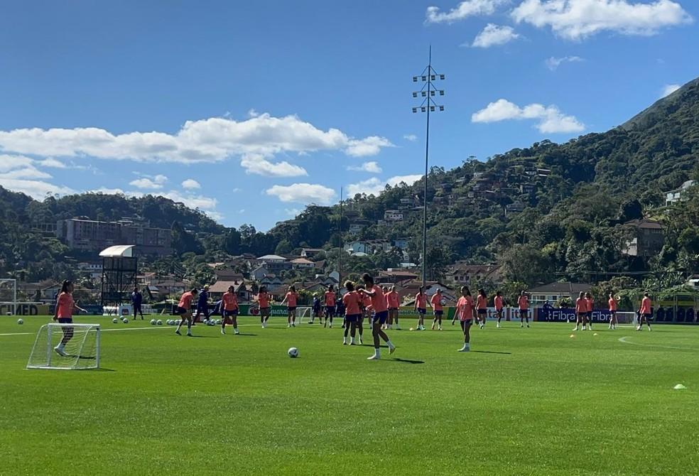 Seleção feminina treina na Granja Comary antes da Copa América