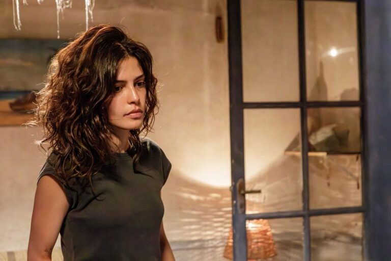 Julia Dalavia Brilha em Novos Episódios de “Dias Perfeitos”