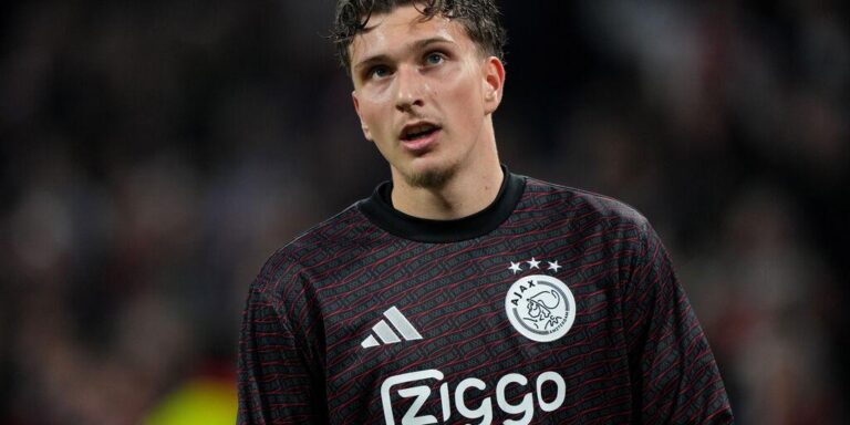 Napoli Interessa-se pelo Jovem Talento Mika Godts do Ajax