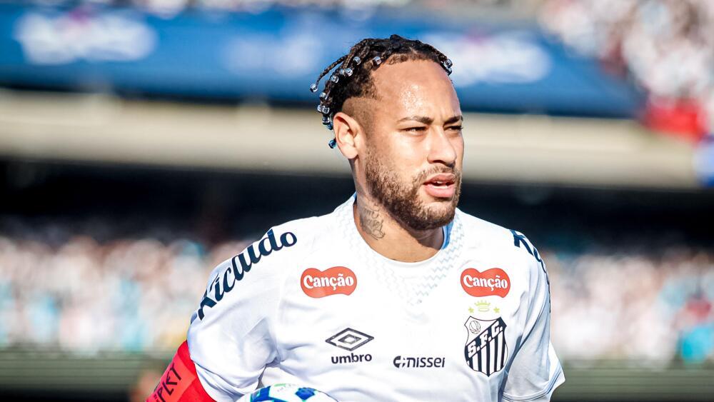 Neymar jogando pelo Santos