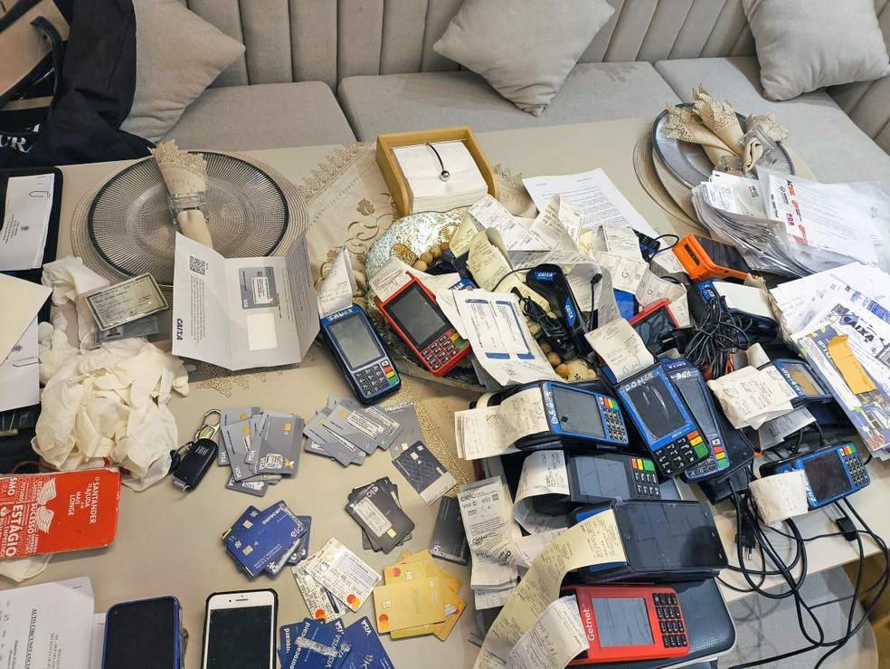 Máquinas e cartões apreendidos na 1ª fase da Operação Oasis 14