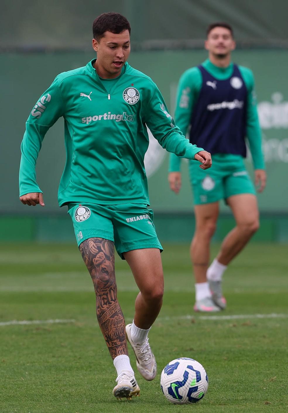 Thalys durante treino do Palmeiras