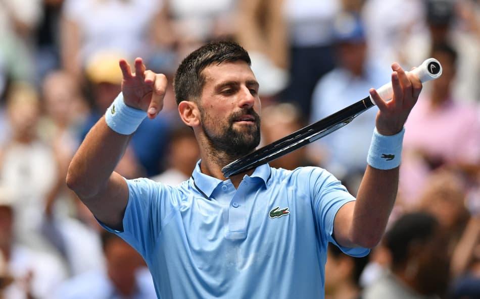 Novak Djokovic comemora a vitória sobre Zachary Svajda no US Open