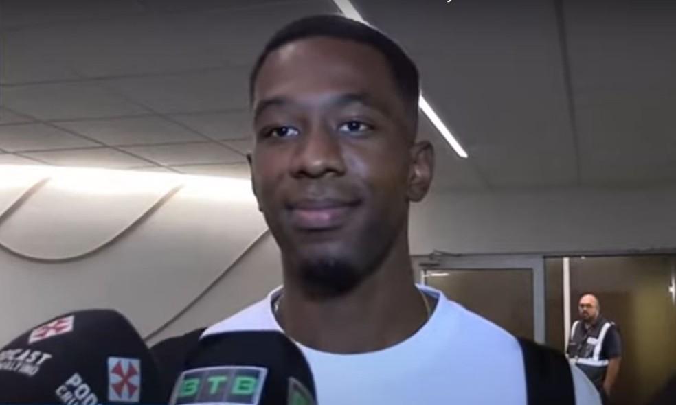 Carlos Cuesta desembarca no Rio para assinar com o Vasco