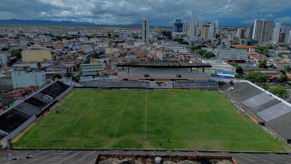 Estádio Lacerdão, Caruaru, Central