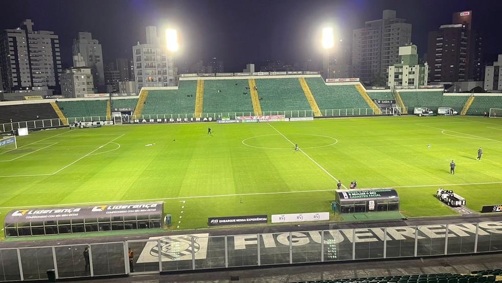 Estádio Orlando Scarpelli durante partida do Figueirense