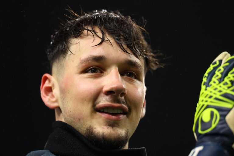 James Trafford é a nova esperança no gol do Manchester City