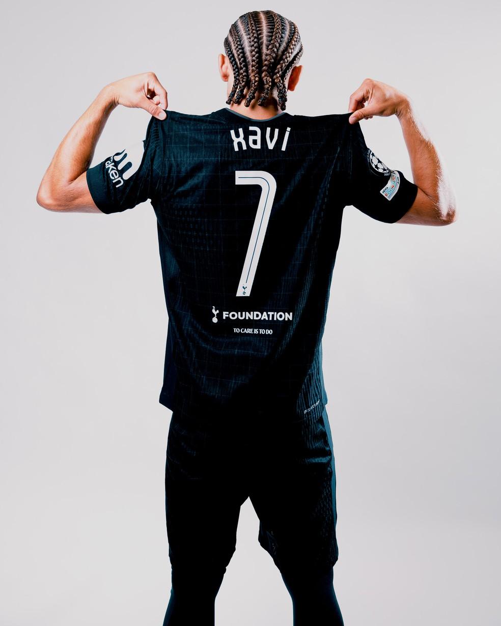 Xavi Simons com a camisa 7 do Tottenham, que já foi de Heung-min Son