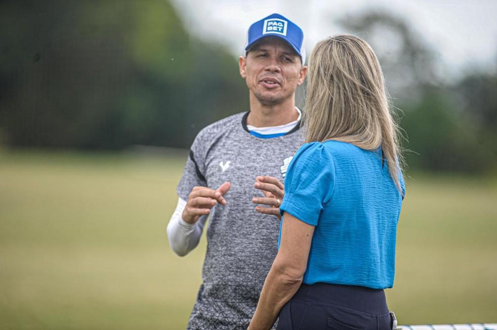 Higo Magalhães e Mirian Monte, presidente e técnico do CSA