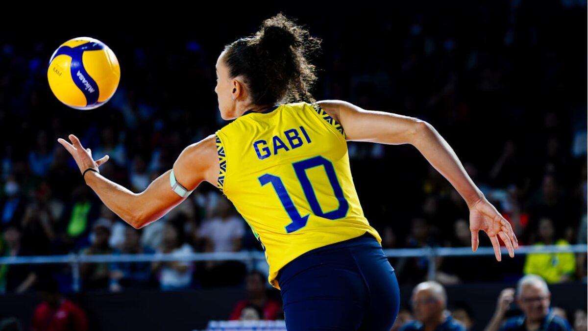Gabi Guimarães atuando pela Seleção Brasileira no Mundial de Vôlei Feminino 2025
