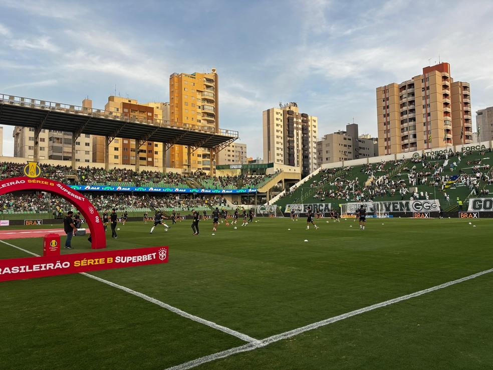 Goiás e Botafogo-SP se enfrentam na Serrinha