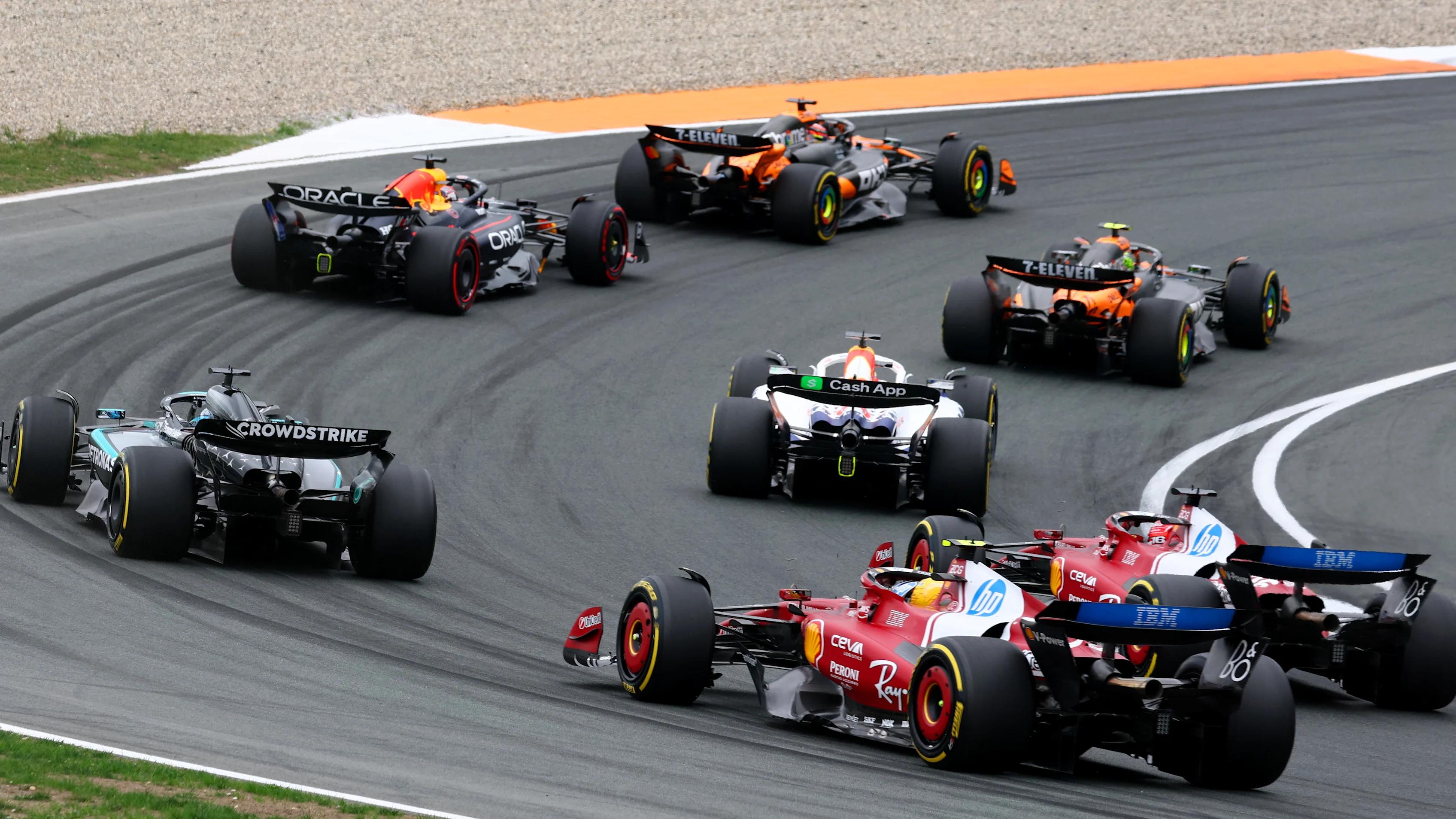 Charles Leclerc dirigindo pela Scuderia Ferrari