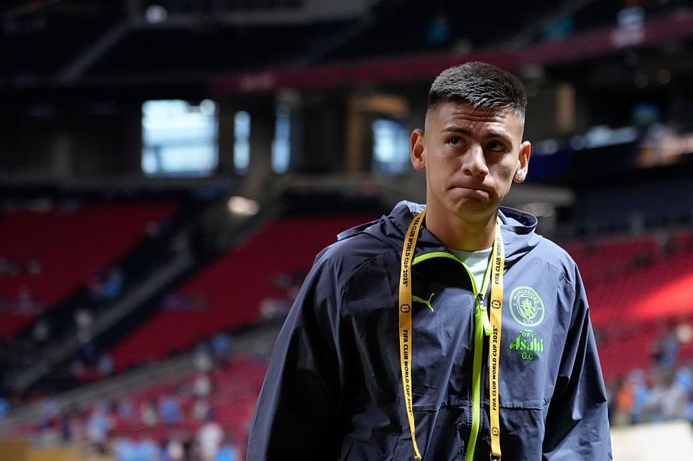 Echeverri se lesionou durante o jogo entre Manchester City e Al-Ain