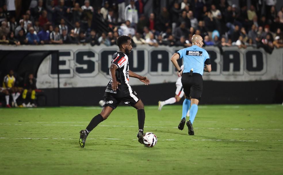 Fabrício Isidoro, volante do Athletic.