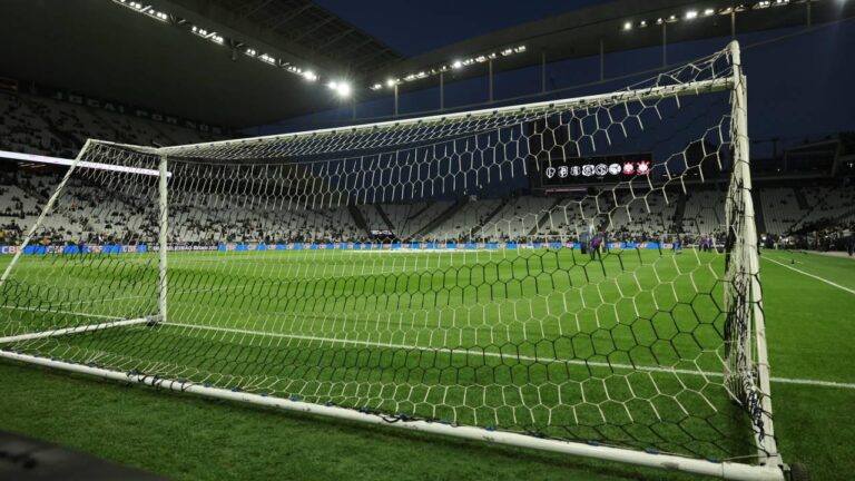 Corinthians e Palmeiras se enfrentam em grande clássico do Brasileirão 2025