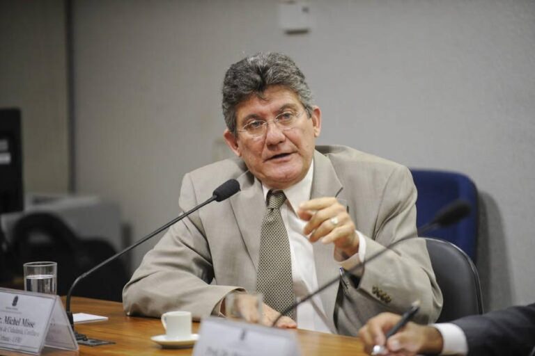 Morre Michel Misse, importante sociólogo brasileiro aos 74 anos