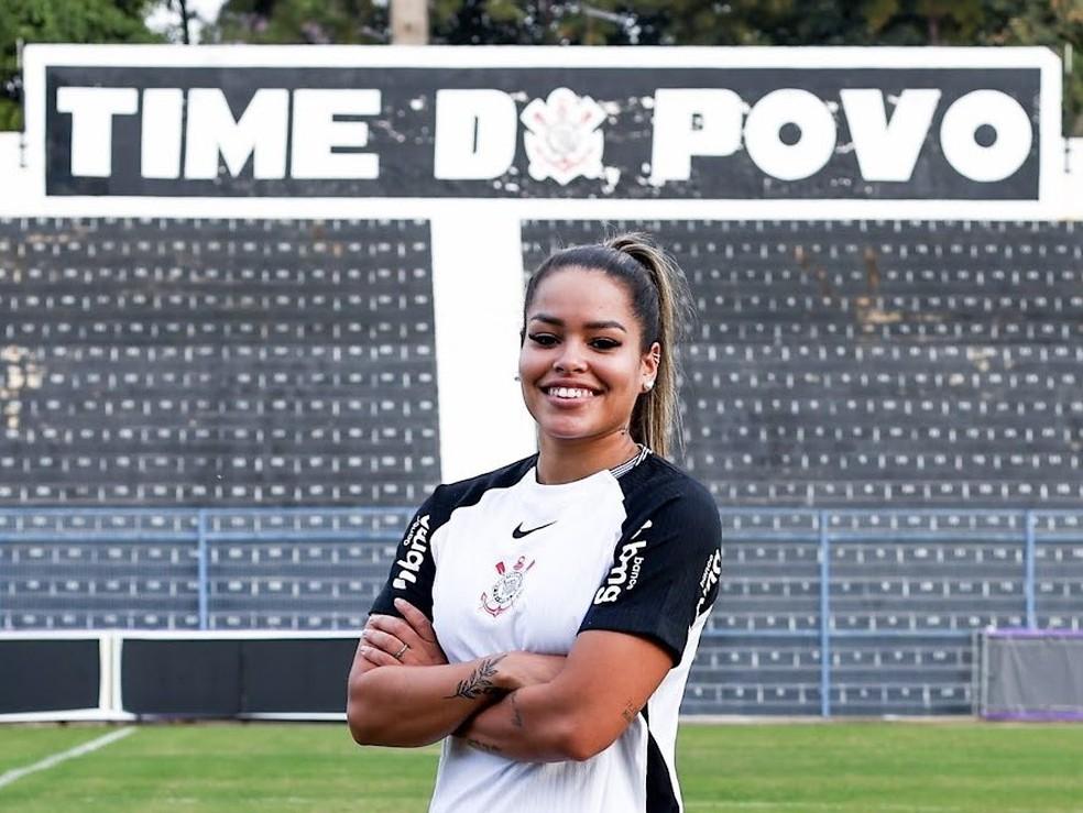 Ivana Fuso com a camisa do Corinthians