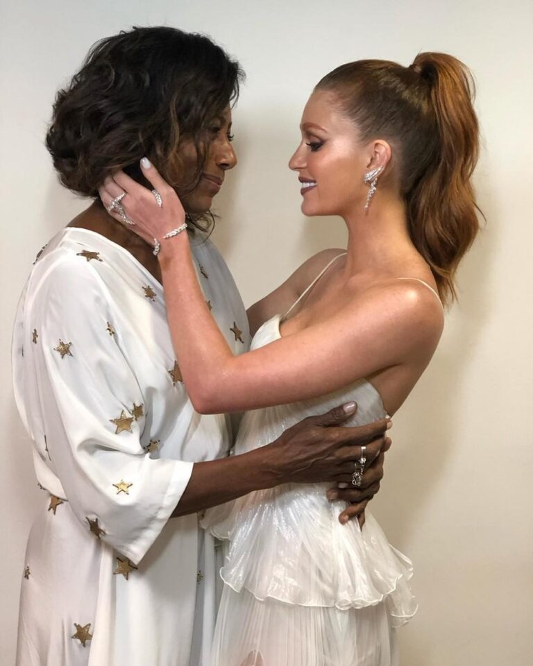 Marina Ruy Barbosa e Filha de Glória Maria Prestam Homenagem no Aniversário da Jornalista