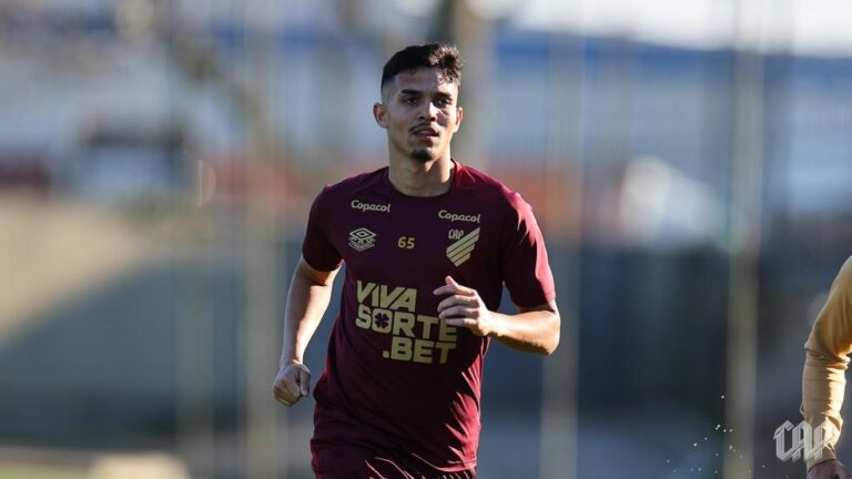 Arthur Dias estreia como titular no Athletico contra o Cuiabá