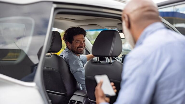 Uber Lança Novos Recursos Preço Fixo e Pré-Pago para Viagens Mais Baratas