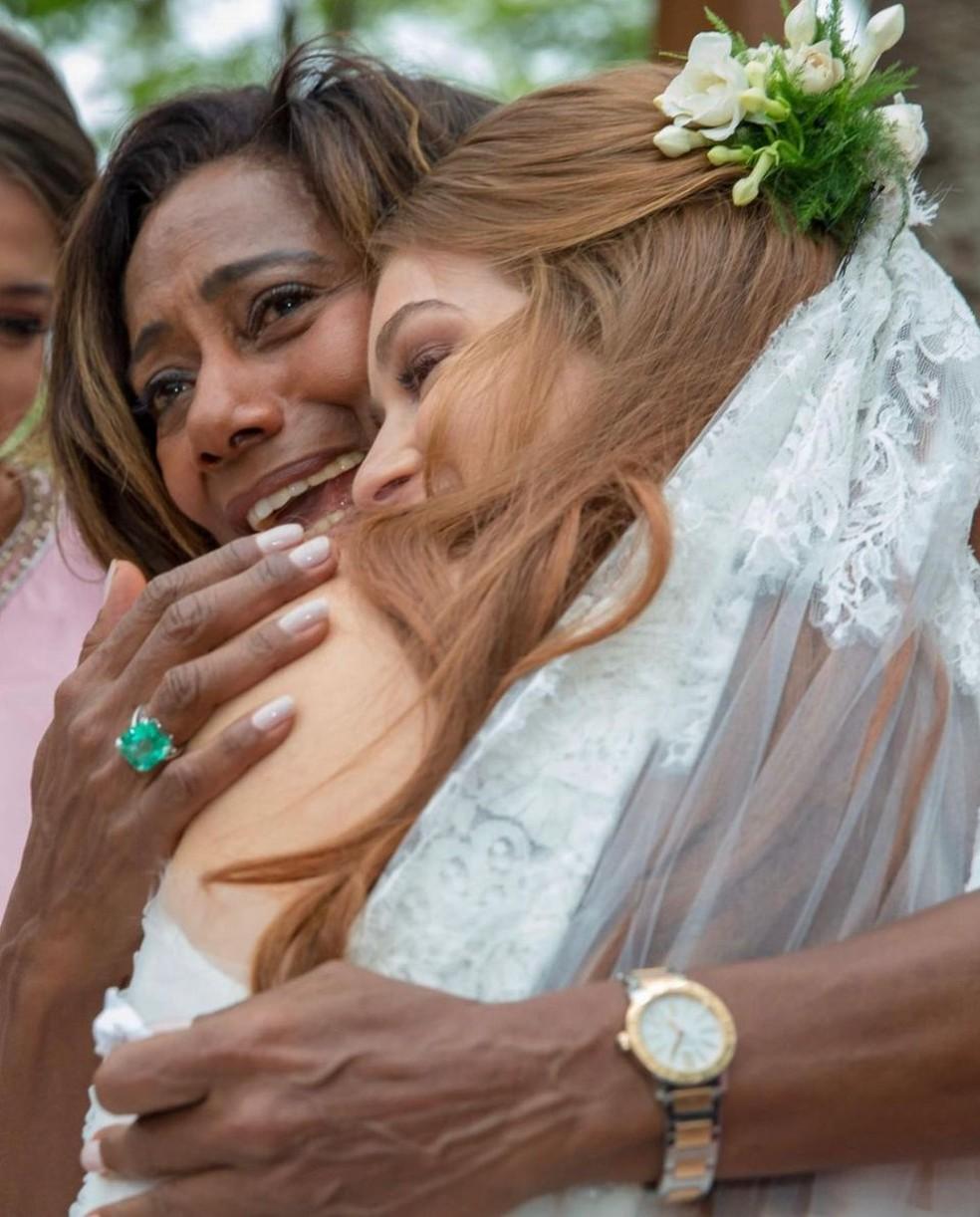 Gloria Maria foi madrinha de casamento de Marina Ruy Barbosa