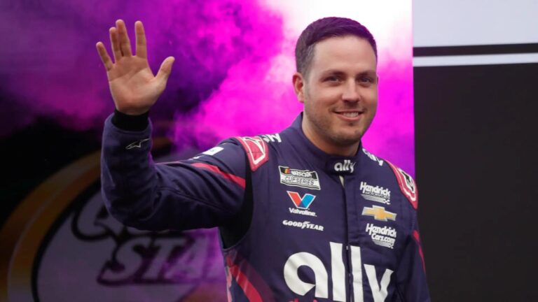 Alex Bowman se destaca após cancelamento da qualificação na NASCAR em Daytona