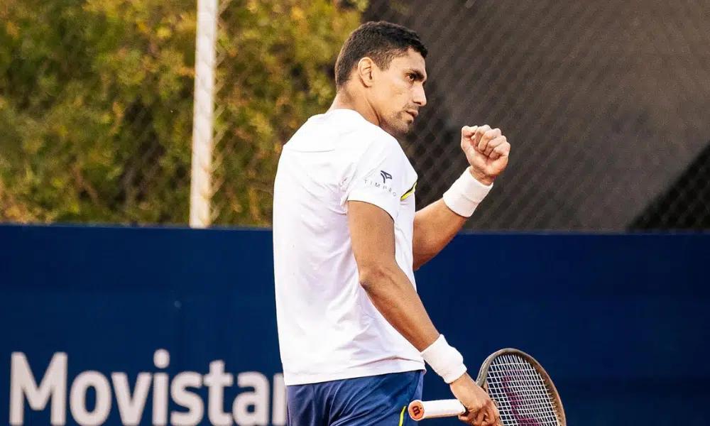 Thiago Monteiro durante um torneio de tênis