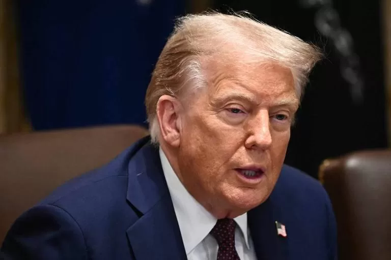 Trump ameaça processar George e Alex Soros por suposto apoio a protestos violentos