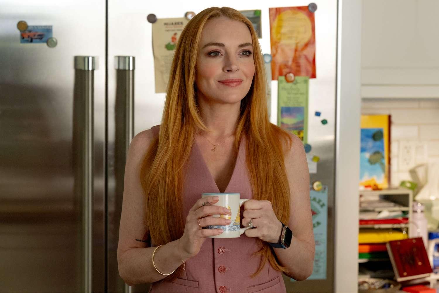 Lindsay Lohan usando um terno rosa em Freakier Friday