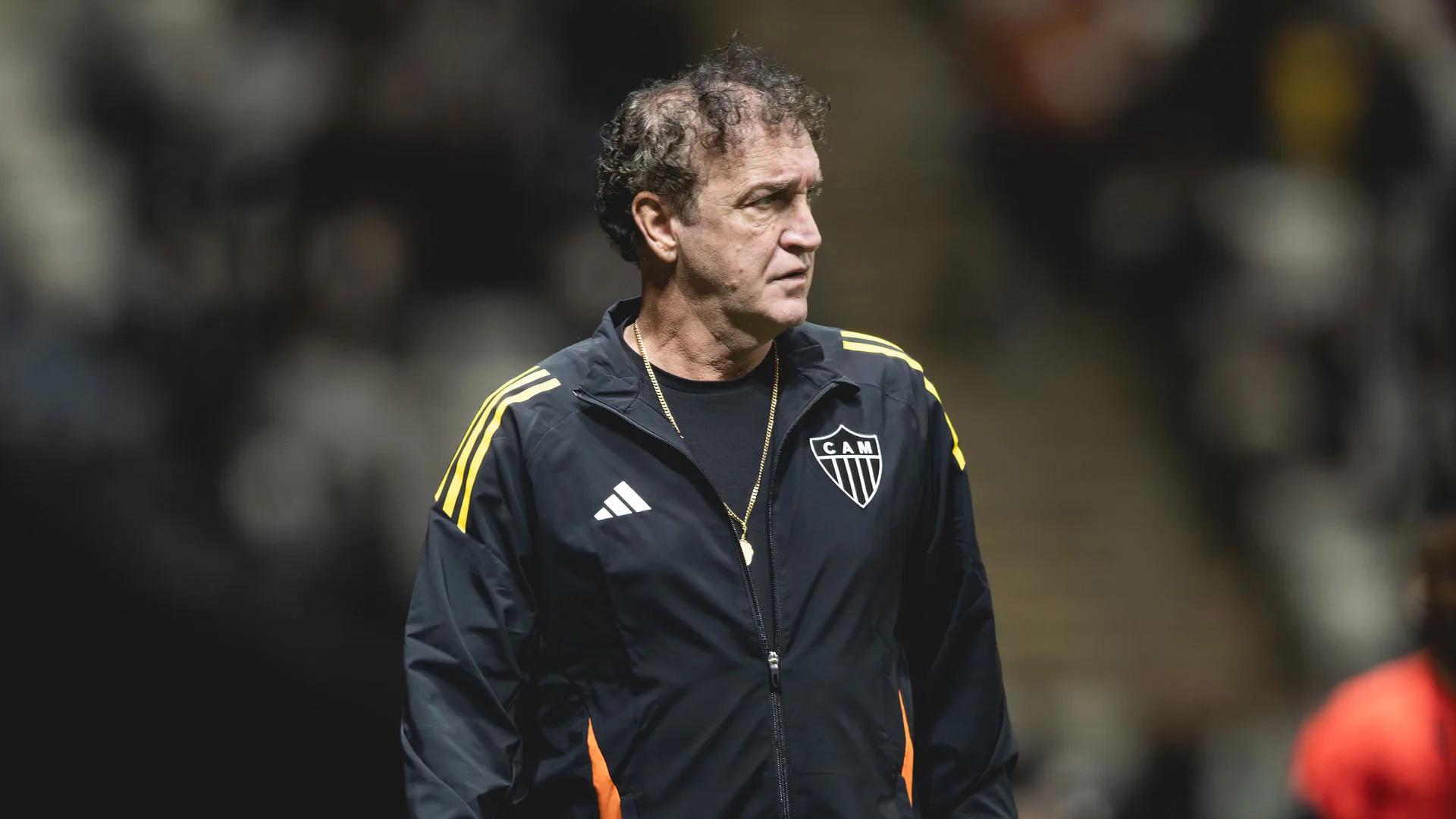 Cuca escala time misto contra o São Paulo