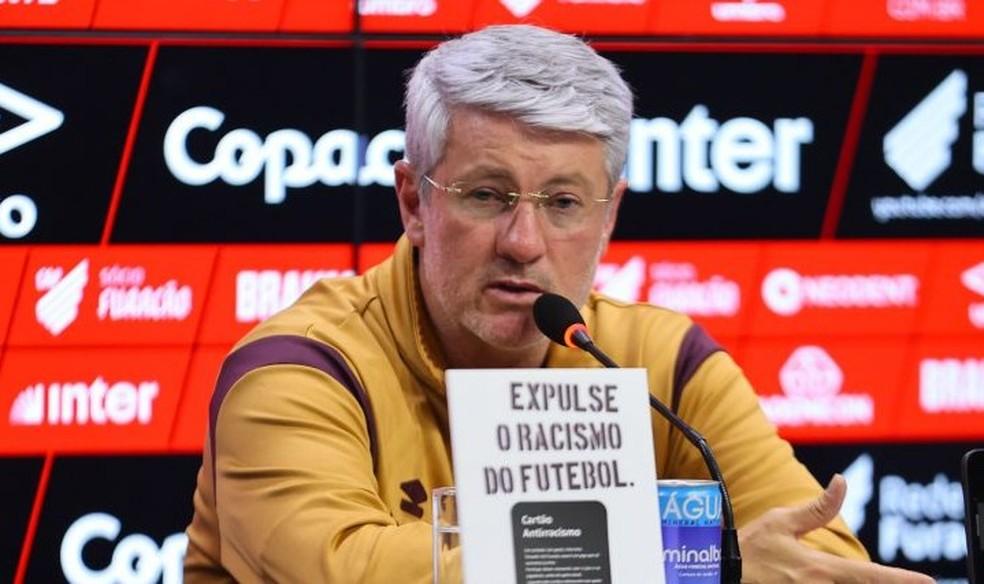 Odair Hellmann, técnico do Athletico